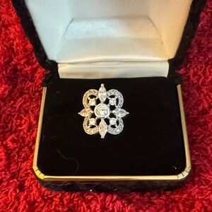 Elegant Silver Floral Ring